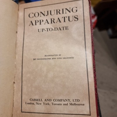 Conjuring Apparatus Up-To-Date foto