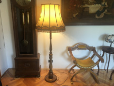 Lampa cu picior,lampadar, vechi german,din lemn masiv,cu abajur foto