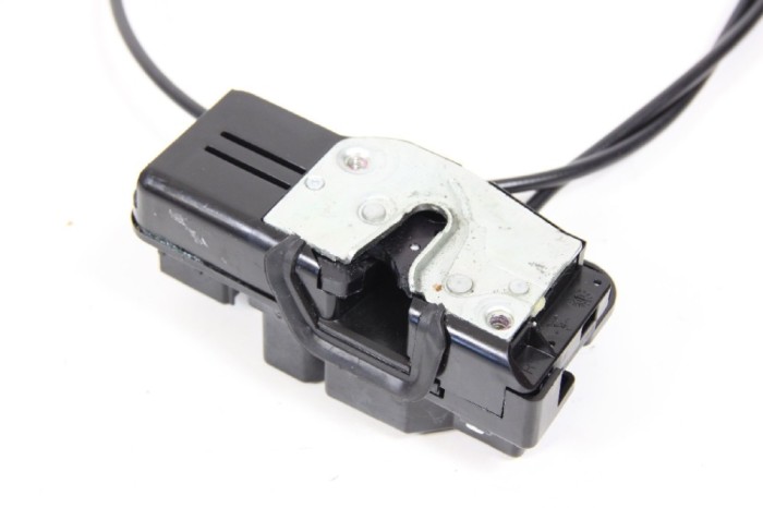 &Icirc;ncuietoare ușă dreapta spate TESLA MODEL S 2015 OEM: 6008914-00 11455968