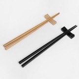 Betisoare Chopsticks din Lemn cu Suporturi, 2 Seturi, Natural si Maro Inchis, CMCLASS