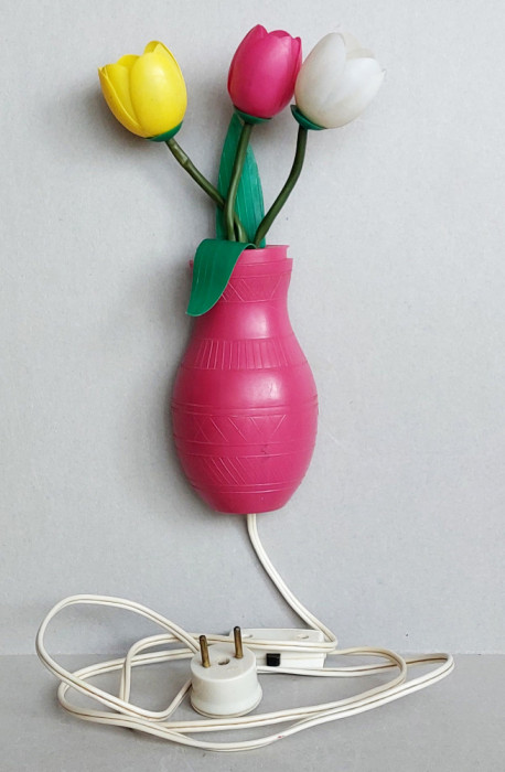 Aplica luminoasa bulgareasca din anii 80 tip retro vaza cu lalele, functionala