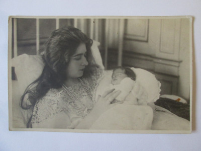Rara! Maria(Mignon de Romania) cu fiul ei Petru,ultimul rege al Iugoslaviei 1923 foto