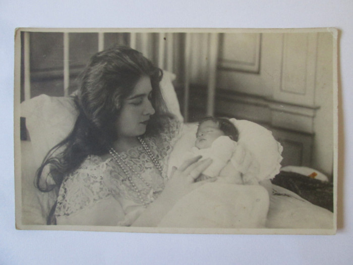 Rara! Maria(Mignon de Romania) cu fiul ei Petru,ultimul rege al Iugoslaviei 1923