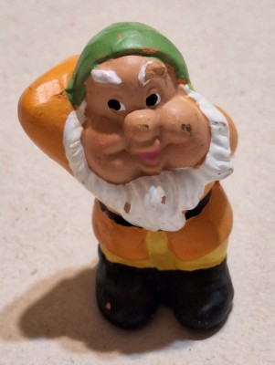 Pitic din povestea Alba ca Zapada - jucarie - figurina din plastic foto