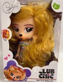 Papusa club chic cu par blond auriu
