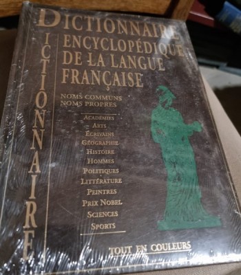 Dictionnaire de la langue francaise. Noms communs, noms propres. Tout En couleurs foto