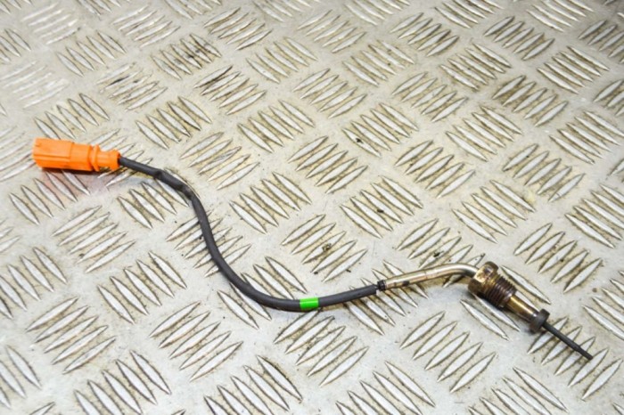 Senzor de temperatură AUDI A5 8T3 2013 OEM: 03L906088EP 14465904
