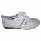 Adidas alb, design modern de perforatii, cusaturi albastre