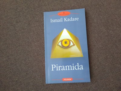 ISMAIL KADARE PIRAMIDA foto