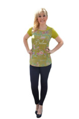 Bluza moderna de vara cu imprimeu multicolor pe fond verde foto