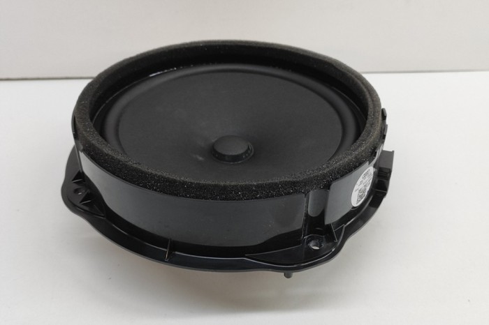 Difuzor ușă st&acirc;nga față AUDI A3 8V1, 8VK 2016 OEM: 8V0035415C | 27503075