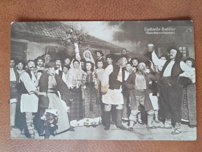Fotografie tip carte postala, scena din piersa Lipitorile Satelor, Teatrun National Bucuresti, inceput de secol XX foto