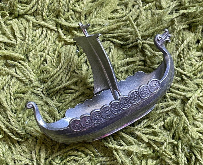 Corabie vikinga - DRACAR - din staniu, de provenienta norvegiana