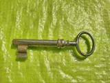 H129-Cheie veche usa metal lungime 8,5 cm. TRANSPORT CARGUS CCA 20 LEI.