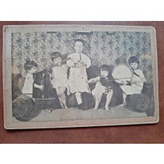 Fotografie orchestra copiilor, pe carton, sfarsit de secol XIX