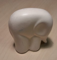 Lucrare de porțelan, elefant de mici dimensiuni, 7 x 7 x 3 cm foto