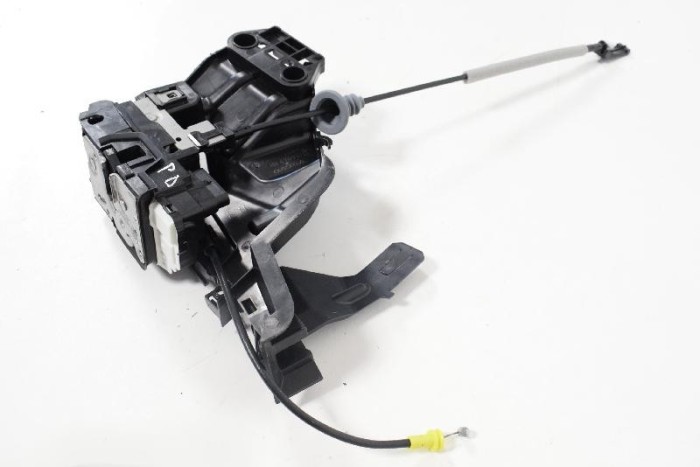 &Icirc;ncuietoare ușă dreapta față VOLVO XC90 II 2017 OEM: 31484042 3094116