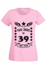 TRICOU PERSONALIZAT DAMA VARSTA &amp;quot;VIATA INCEPE LA 18, 19.....50 ANI&amp;quot; foto