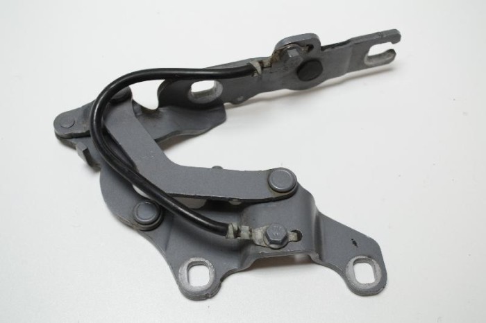 Balama capota st&acirc;nga față BMW 1 Coupe E82 2010 OEM: 7060559 3293653