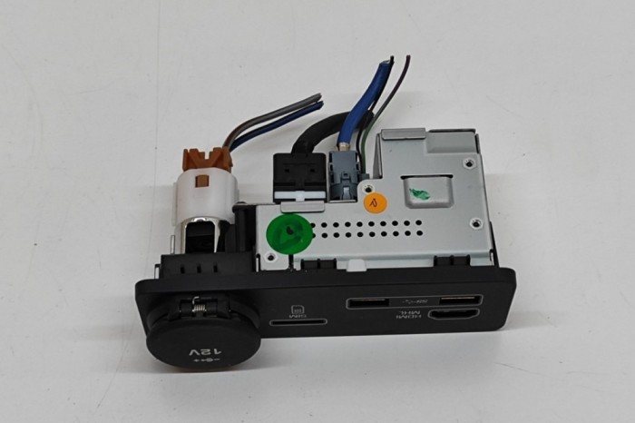 USB JAGUAR F-TYPE Coupe X152 2018 OEM: FW93-19E110-AD 31362713
