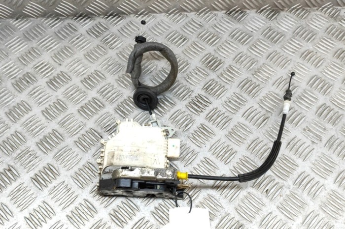 &Icirc;ncuietoare ușă dreapta față AUDI A6 4G2, C7, 4GC 2011 OEM: 8J1837016C 22751177