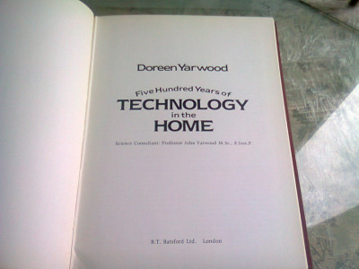 FIVE HUNDRED YEARS OF TECHNOLOGY IN THE HOME - DOREEN YARWOOD (CARTE IN LIMBA ENGLEZA) foto