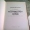 FIVE HUNDRED YEARS OF TECHNOLOGY IN THE HOME - DOREEN YARWOOD (CARTE IN LIMBA ENGLEZA)
