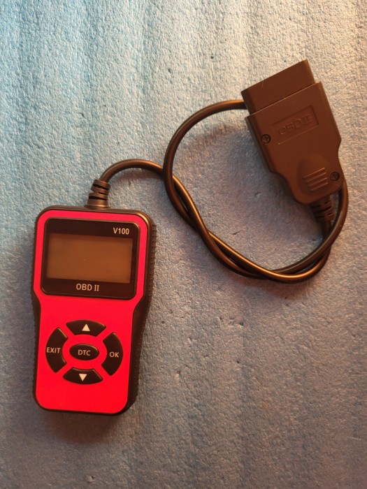 scaner auto OBD II - model V100