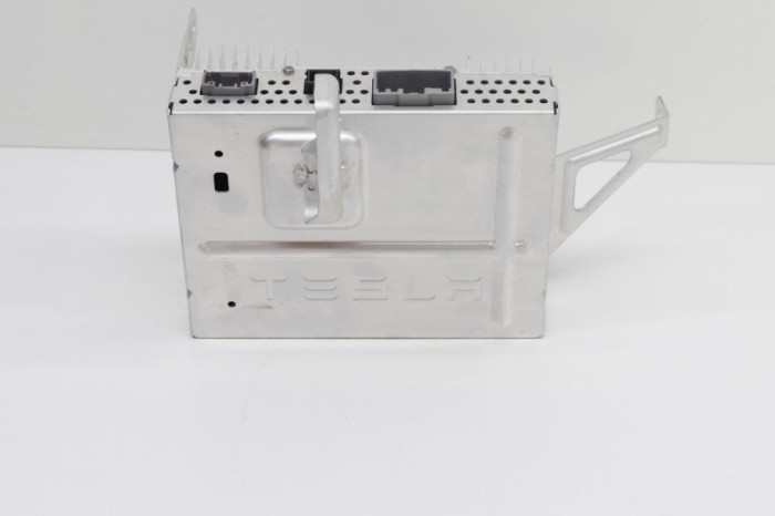 Amplificator de sunet TESLA MODEL 3 2018 OEM: 1079748-00-C 11424226