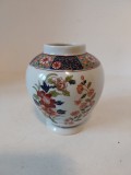 Vaza Portelan Japonez Imari Arita Eiwa Kinsei Pictata Manual Flori Pasari Aur 22K Ginger Jar Vintage Japonia Inaltime 11cm Colectie Arta Orientala