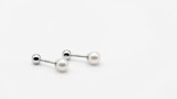 Cumpara ieftin Cercei din Argint 925 Tip Barbell cu Perla Alba si Sfera -