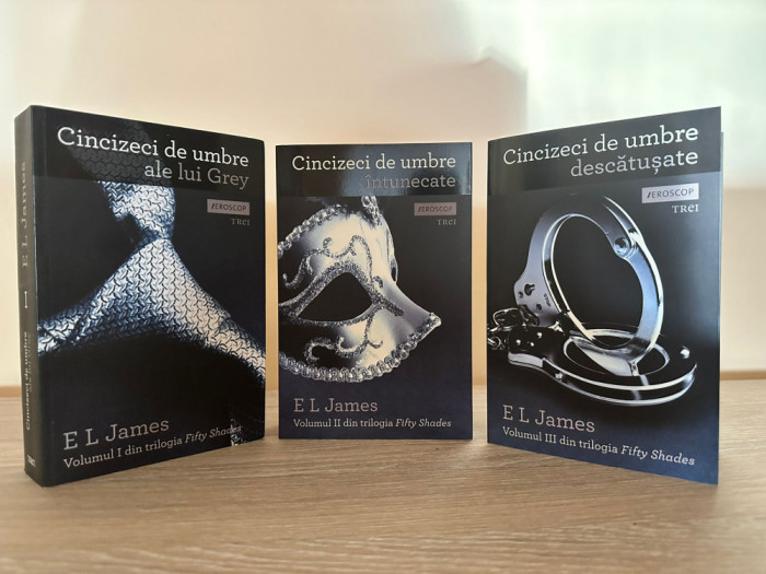 Trilogia Cincizeci de umbre de E.L. James