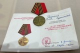 Brevet si medalie 3 / semnata olograf de Leonid Kucima presedinte Ucraina / comemorare al doilea razboi mondial IIWWW