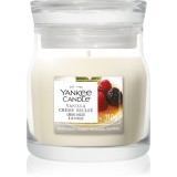 Yankee Candle Vanilla Cr&egrave;me Br&ucirc;l&eacute;e lum&acirc;nare parfumată Signature 110 g