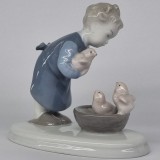 Baiat cu pui - Bibelou portelan german Metzler &amp; Ortloff vintage