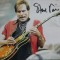 Autograf al chitaristului, compozitorului, solistului, producătorului și actorului american Steve Vai pe fotografie mare
