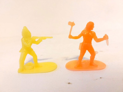Lot 2 firuine indieni de plastic, 5cm inaltime foto