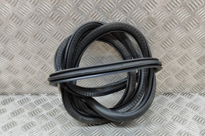 Garnitura ușă st&amp;acirc;nga spate PEUGEOT 2008 II 2021 OEM: 9825831480 | 28131338 foto