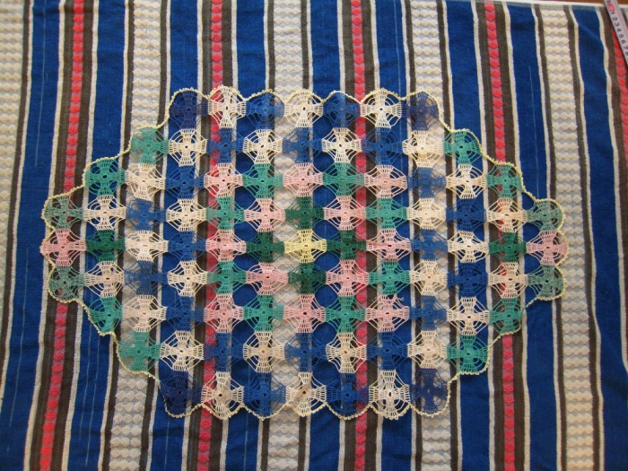 Macrame (mileu) (2) multicolor avand dimensiunea aproximativa de 72x44 cm