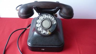 TELEFON VECHI CU DISC, BUCURESTI 1944 foto