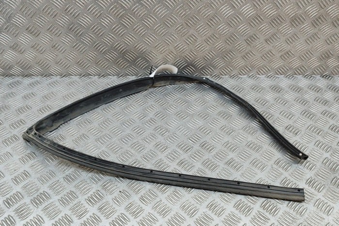 Garnitura de cauciuc ușă dreapta spate BMW iX I20 2022 OEM: 8491360 | 27857466