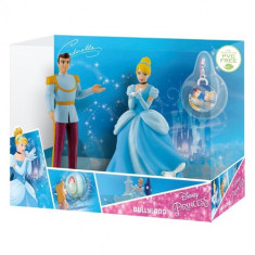 Set Figurine Cenusareasa si Printul cu Medalion foto