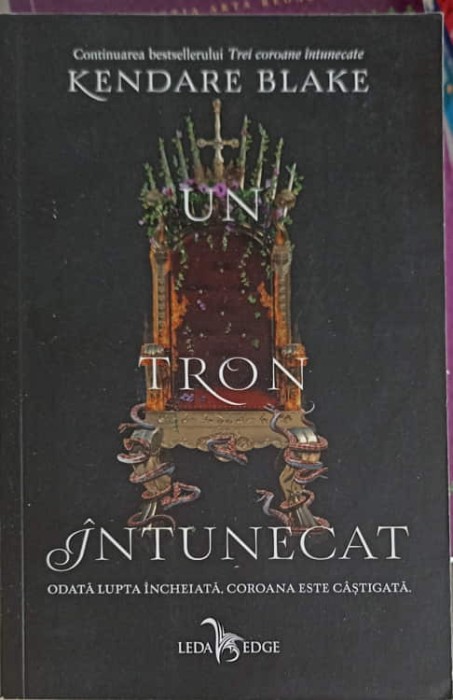 TREI COROANE INTUNECATE VOL.2 UN TRON INTUNECAT-KENDARE BLAKE-245590