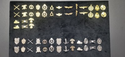 Lot Semne de arma + panou de prezentare foto