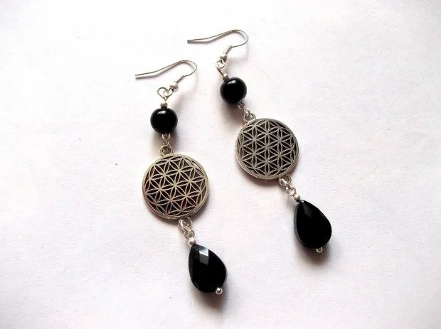 Cercei cu floarea vietii si cristale negre, cercei handmade 40515