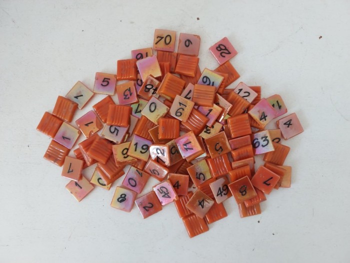 SET 114 piese mozaic,jetoane numerotate &ndash; sticla mata / perlata brun-rosiatica