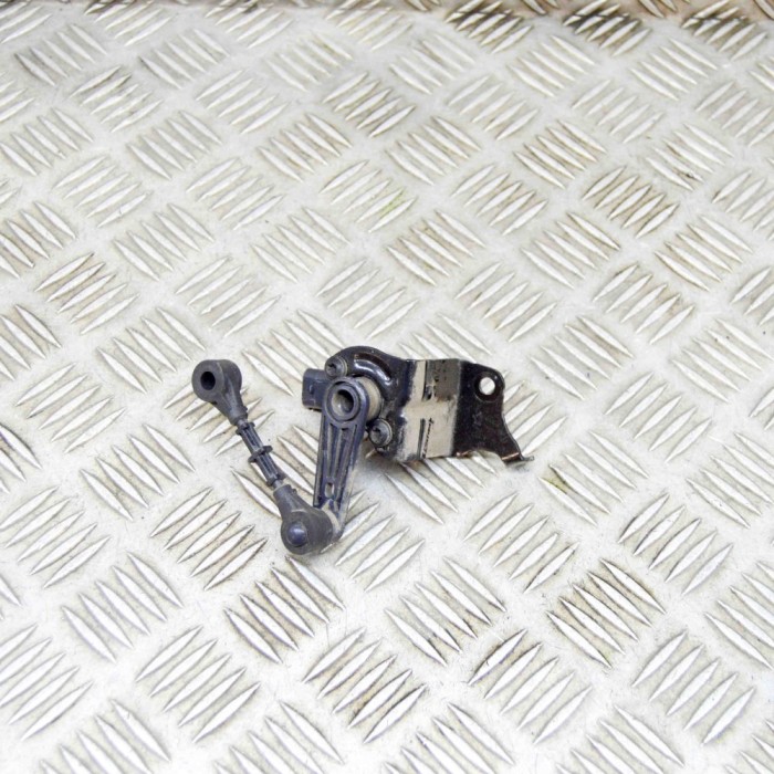 Senzor de nivel &icirc;nălțime dreapta față JAGUAR F-PACE X761 2022 OEM: L8A2-3C280-AA 15531508