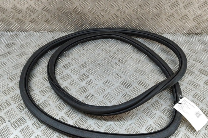 Garnitura ușă st&acirc;nga spate SEAT ARONA KJ7 2019 OEM: 6F9867367F | 26059919