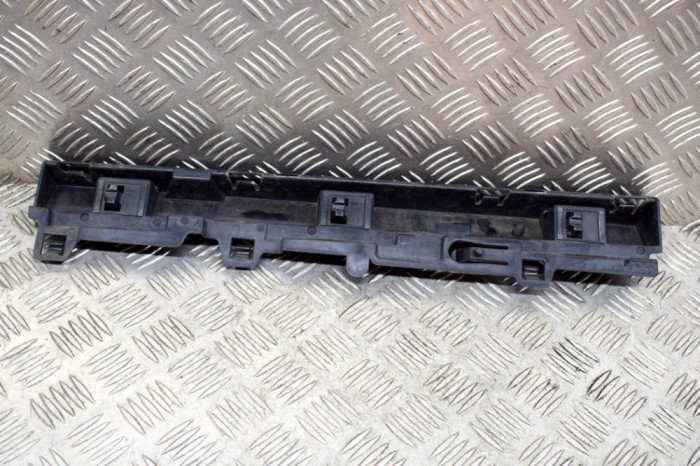 Suport prag lateral dreapta față BMW 3 F30, F80 2014 OEM: 7256916 13980381