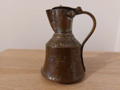 Vand ulcior \ceainic oriental ,deosebit foto